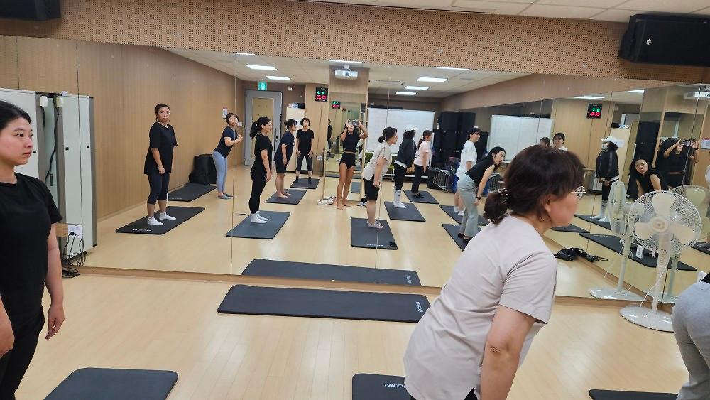 7월 송현1,2동 주민센터 필라테스 수업사진입니다 사진
