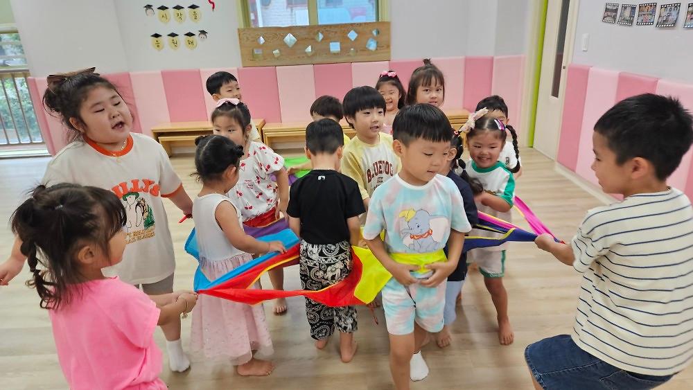 동산어린이집 유아체육 수업사진입니다 사진