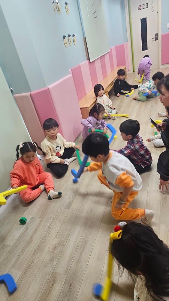동산어린이집_미니하키.jpg 이미지
