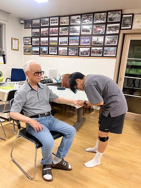송림4동 휴먼시아경로당 마사지사진입니다 사진