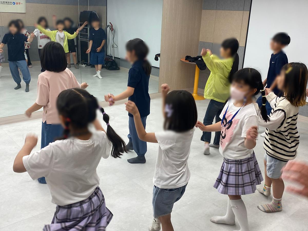5월_방송댄스_(2).jpg 이미지