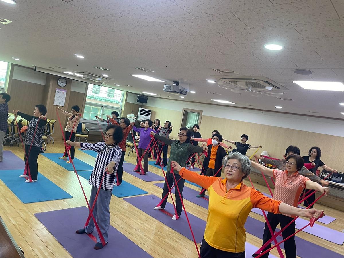 (어르신체육활동지원) 2024 어르신체육활동지원 사업 (밴드체조) 사진