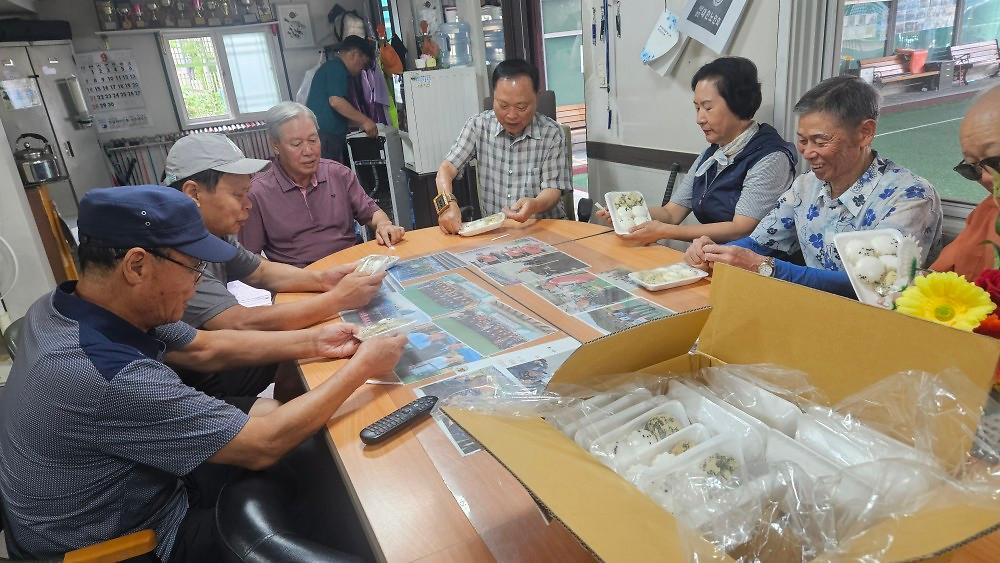 25.9.3.(수)__생활체육교실(게이트볼)_1차_간식전달_(3).jpg 이미지