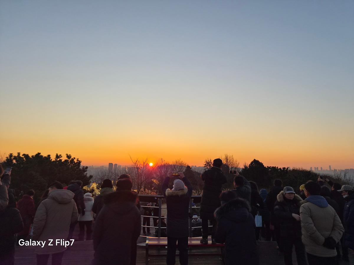 25.01.03.(토)_해맞이_행사(월미산_등산)_(199).jpg 이미지