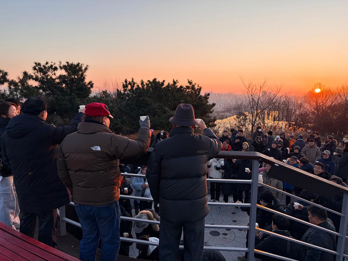 25.01.03.(토)_해맞이_행사(월미산_등산)_(20).jpg 이미지