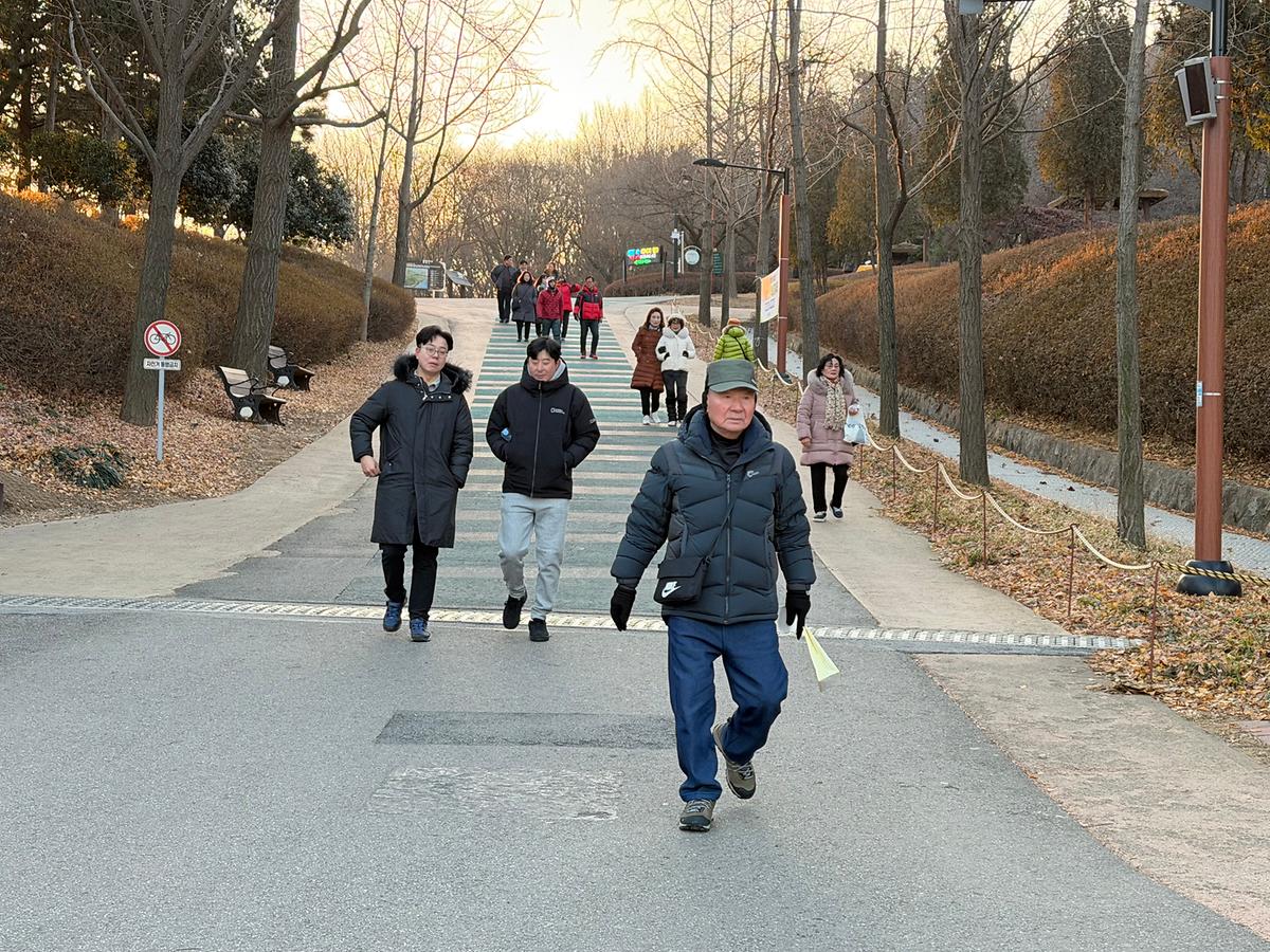 25.01.03.(토)_해맞이_행사(월미산_등산)_(65).jpg 이미지