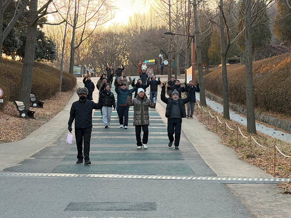 25.01.03.(토)_해맞이_행사(월미산_등산)_(68).jpg 이미지