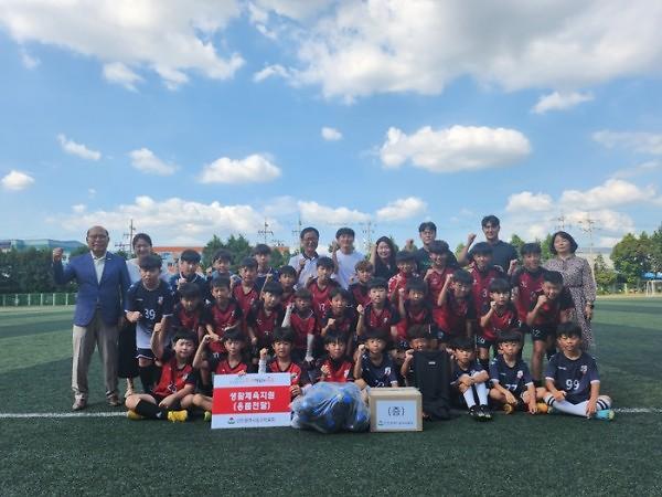 2023.8.8._동구청_유소년_축구단_용품지원_전달식_(1).jpg 이미지